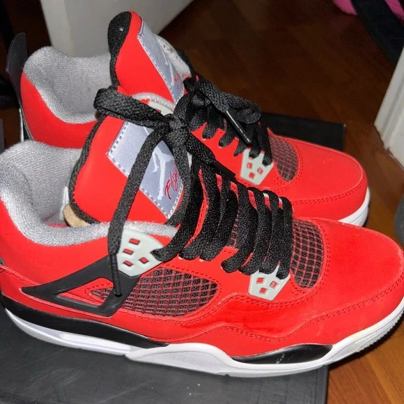 WORN 1x still looks BRAND NEWWMNS “fire red grey black Jordan 4s”